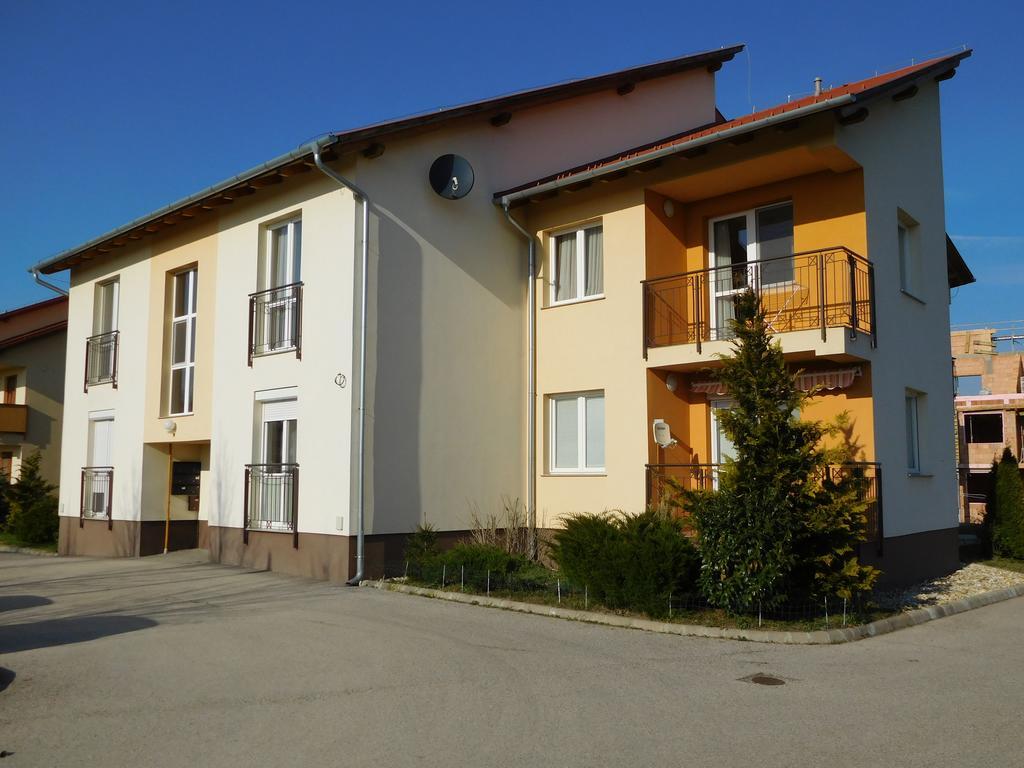 Jade Apartment Hegykő Buitenkant foto