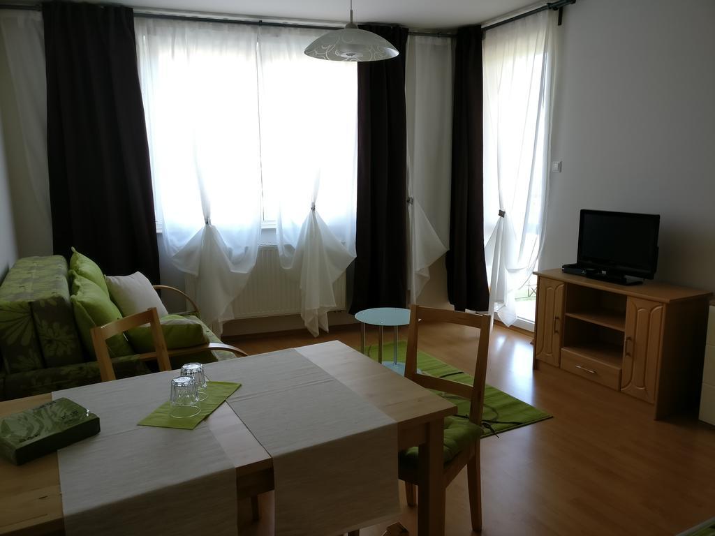 Jade Apartment Hegykő Buitenkant foto